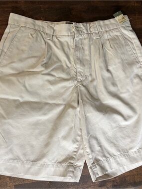 Eddie Bauer Men's Cream Pleated Casual Shorts NWT